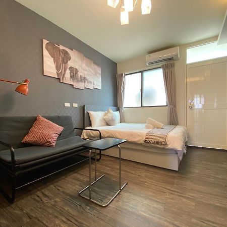 逢甲住宿 無接觸 自助入住 Taichung Esterno foto