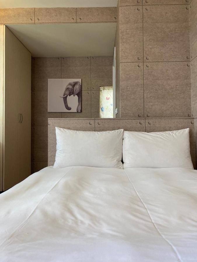 逢甲住宿 無接觸 自助入住 Taichung Esterno foto