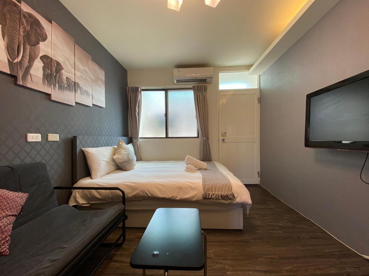 逢甲住宿 無接觸 自助入住 Taichung Esterno foto