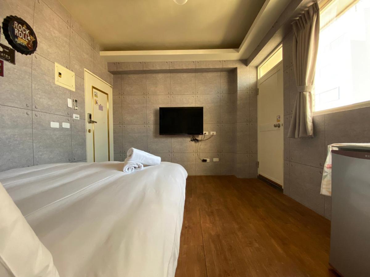 逢甲住宿 無接觸 自助入住 Taichung Esterno foto