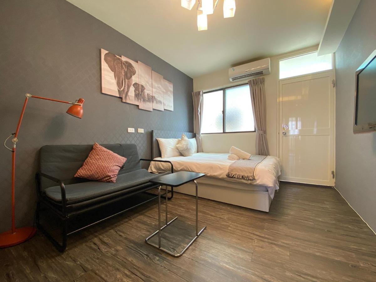 逢甲住宿 無接觸 自助入住 Taichung Esterno foto