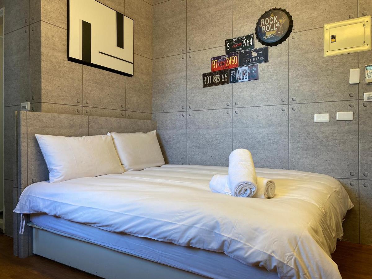 逢甲住宿 無接觸 自助入住 Taichung Esterno foto